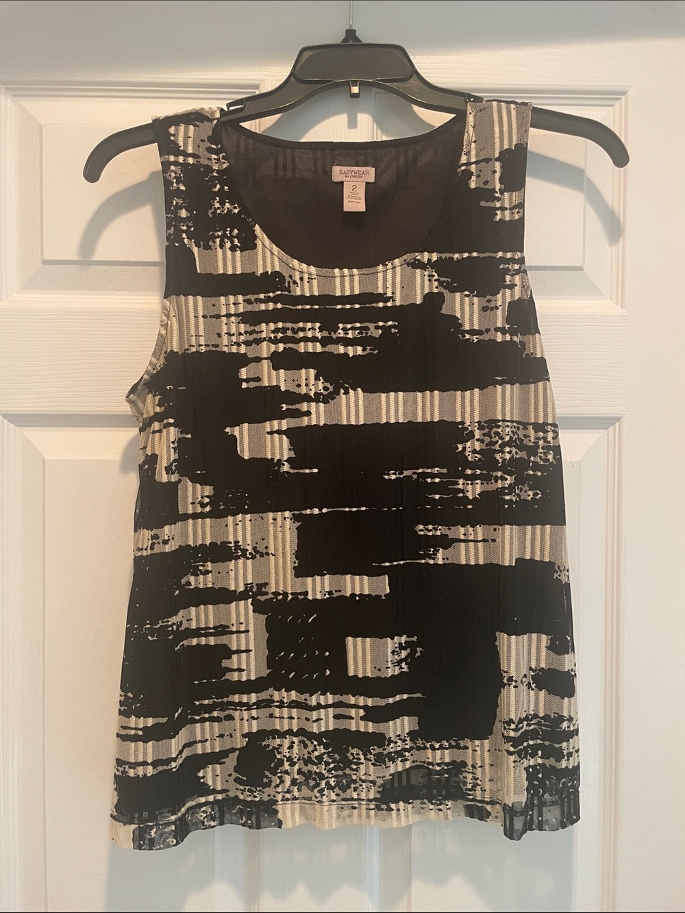 Chicos Easywear Sleeveless Black & Cream Patterned Tank Top